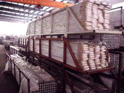 江蘇鼎飛太陽(yáng)能科技 專業(yè)制造太陽(yáng)能光伏組件及新型建筑材料